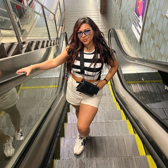 Meet your Posher, Ayse - Picture 4 of 6